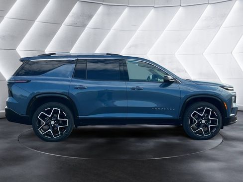 Certified 2025 Chevrolet Traverse High Country FWD image 6