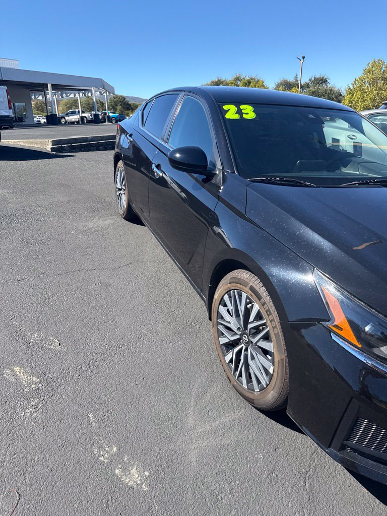 Used 2023 Nissan Altima 2.5 SV FWD image 3
