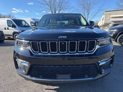 Used 2022 Jeep Grand Cherokee Limited w/ Luxury Tech Group II image 2
