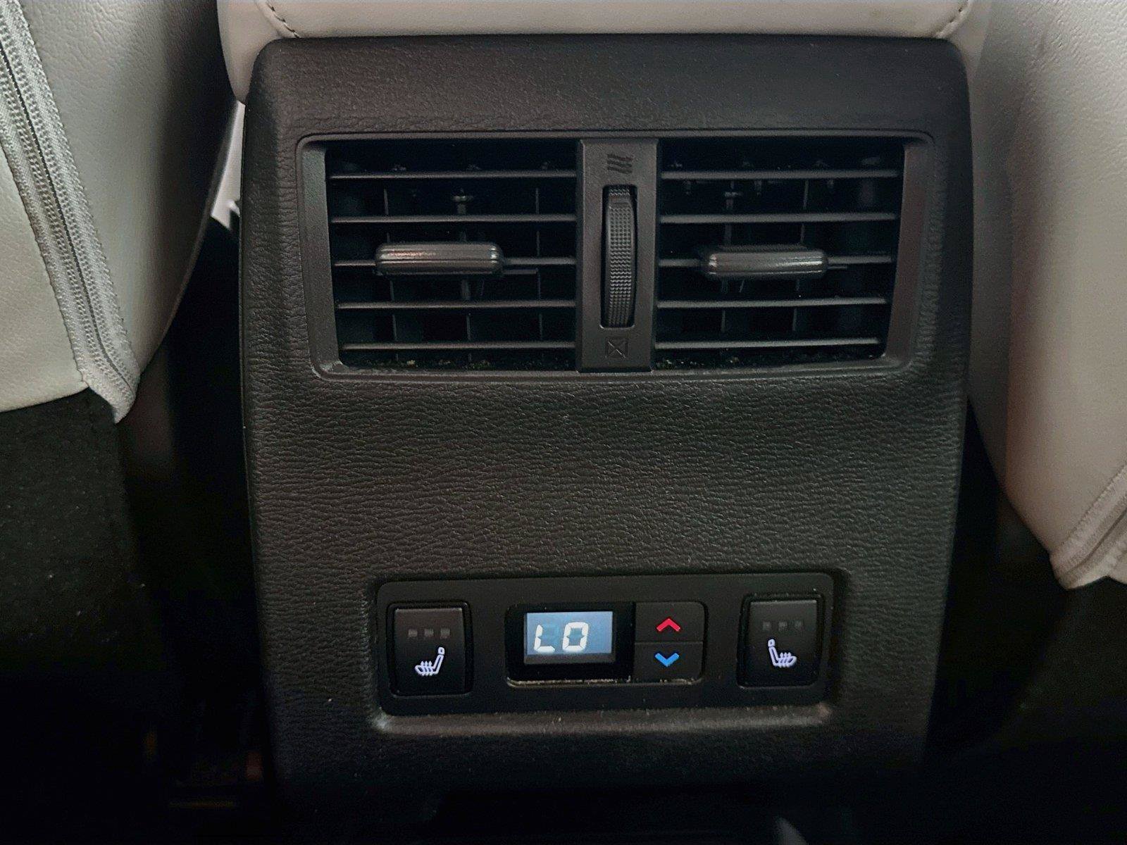 Used 2024 Mitsubishi Outlander 4WD Plug-In Hybrid image 27