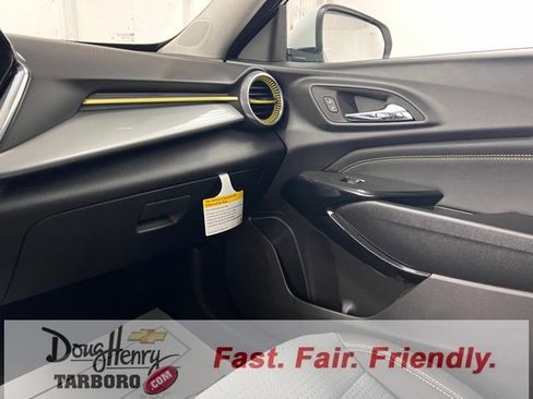 New 2025 Chevrolet Trax LT w/ Sunroof Package image 45