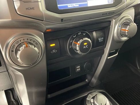 Used 2017 Toyota 4Runner SR5 AWD/4WD image 10