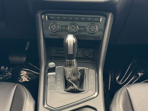 Used 2021 Volkswagen Tiguan SE w/ Panoramic Sunroof Package FWD image 18