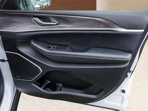 Used 2022 Jeep Grand Cherokee L Limited w/ Luxury Tech Group II image 28