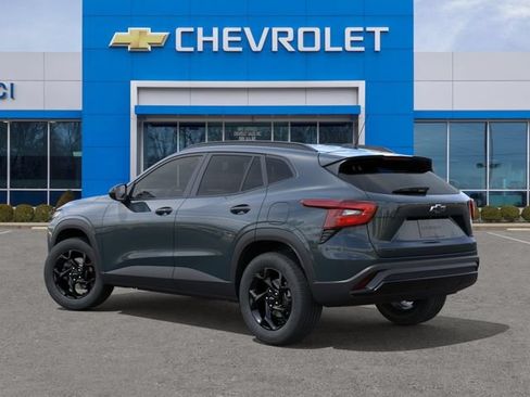 New 2026 Chevrolet Trax LT w/ Driver Confidence Package FWD image 3