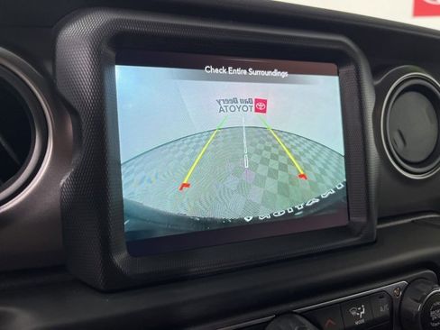 Used 2023 Jeep Wrangler Unlimited w/ Sun & Screen Package image 13