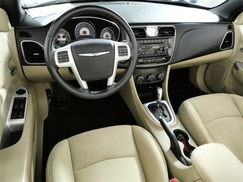 Used 2013 Chrysler 200 Touring image 4