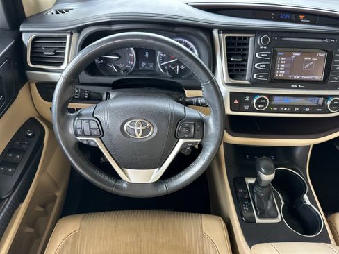 Used 2015 Toyota Highlander Plus AWD/4WD image 14