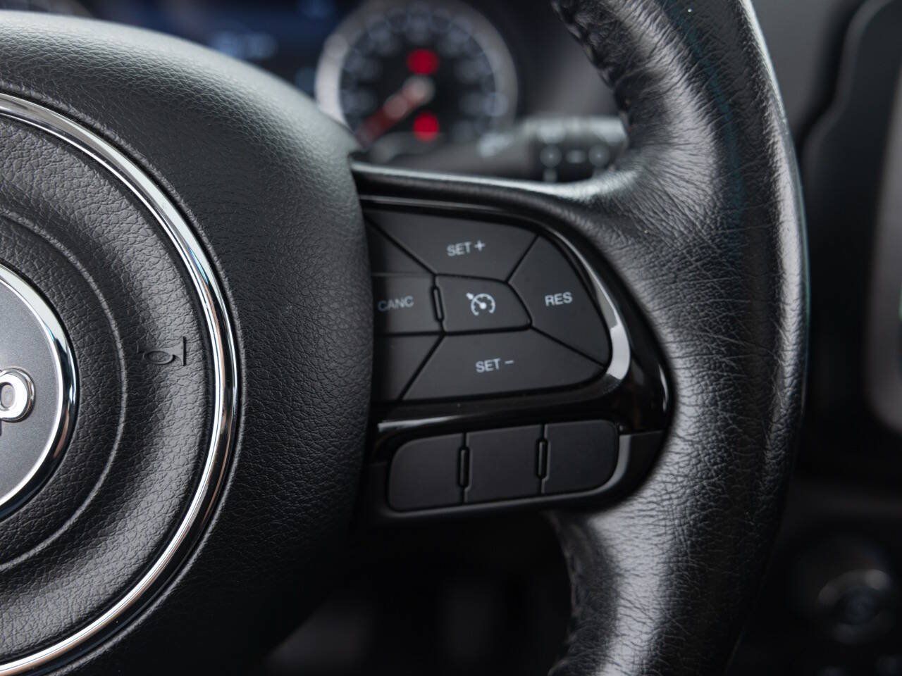 Used 2018 Jeep Renegade Altitude w/ UConnect 8.4 Nav Group AWD/4WD image 39