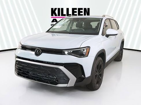 New 2026 Volkswagen Taos SE image 3