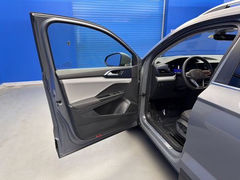 Used 2024 Volkswagen Taos SE image 10