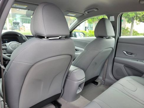 Used 2026 Hyundai Elantra SE FWD image 6