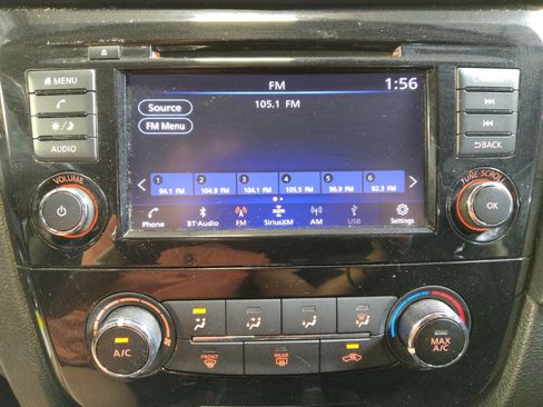 Used 2020 Nissan Rogue S w/ Special Edition Package FWD image 25