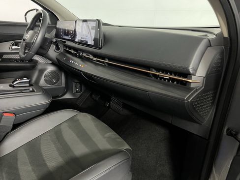 Used 2024 Nissan Ariya AWD image 31