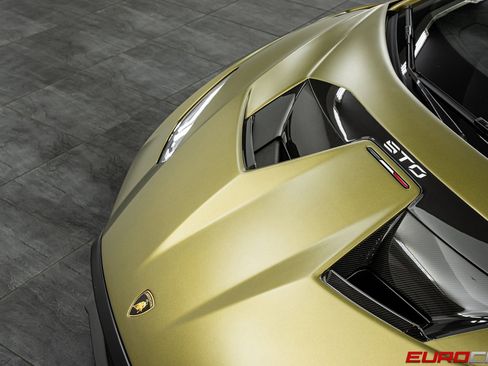 Used 2022 Lamborghini Huracan STO image 10