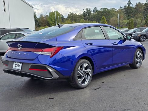 New 2025 Hyundai Elantra Sport image 4
