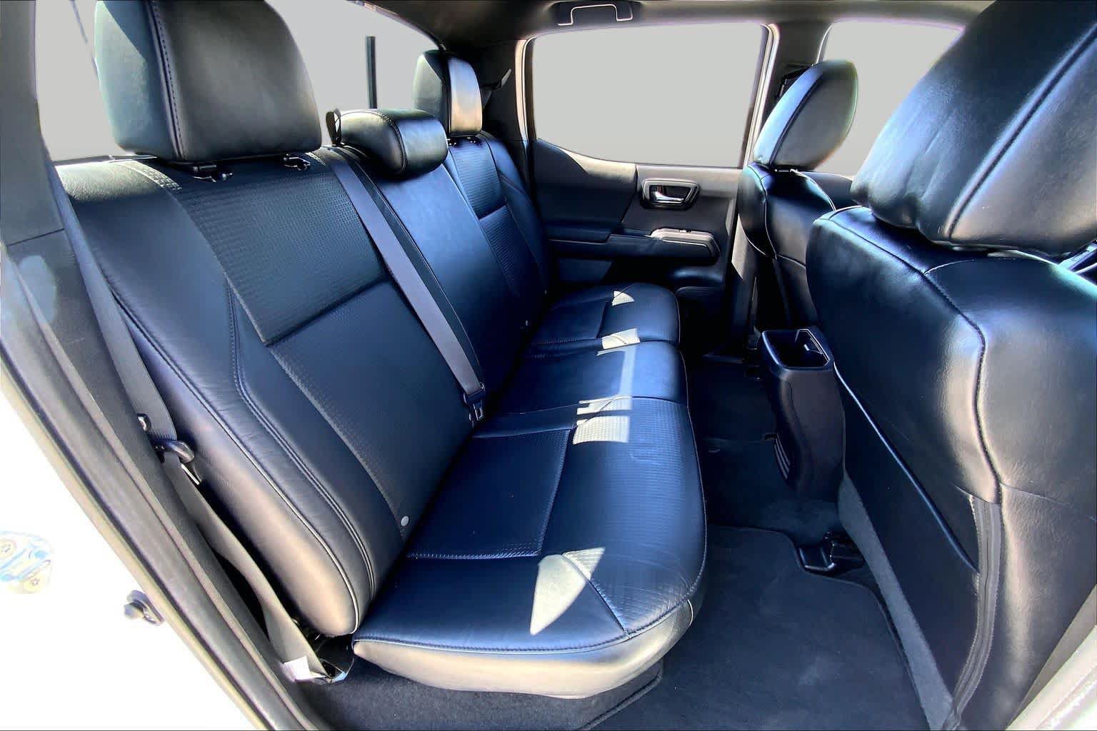 Used 2022 Toyota Tacoma TRD Sport w/ TRD Premium Sport Package RWD image 19