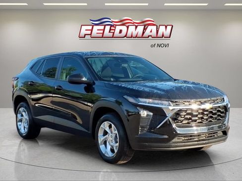 Used 2024 Chevrolet Trax LS w/ LS Convenience Package FWD image 7
