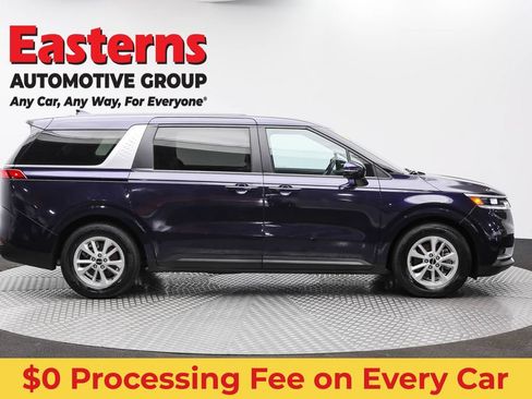 Used 2024 Kia Carnival LX FWD image 4