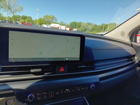Used 2026 Kia Carnival FWD image 11