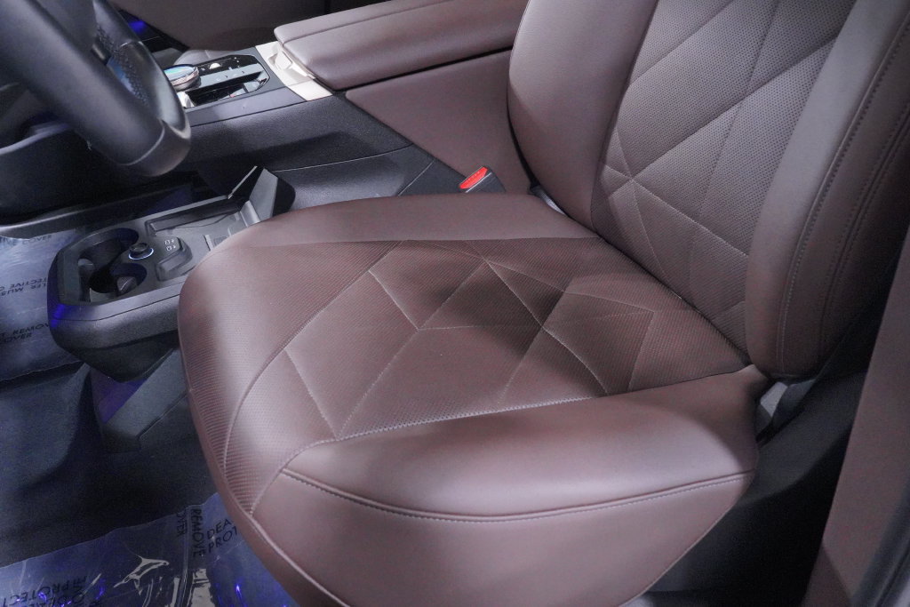 Used 2024 BMW iX xDrive50 AWD/4WD image 8