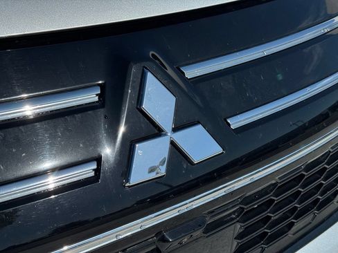 Used 2025 Mitsubishi Outlander SE FWD image 9