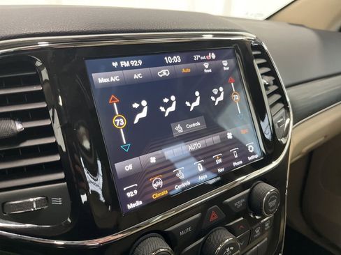 Used 2021 Jeep Grand Cherokee Limited image 12