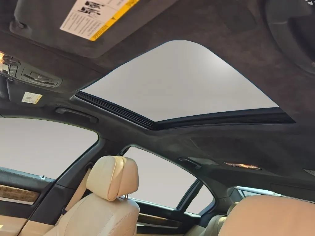 Used 2015 BMW 750Li RWD image 16