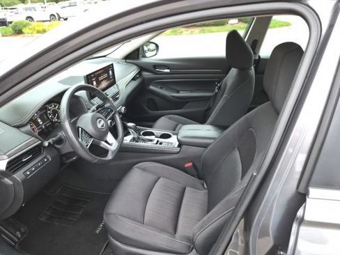 Used 2024 Nissan Altima 2.5 SV w/ SV Premium Package FWD image 15