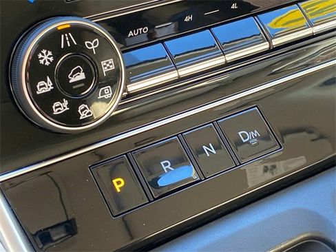 Used 2025 Nissan Armada Platinum image 30