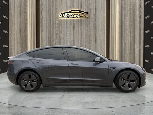 Used 2023 Tesla Model 3 Standard Range image 2