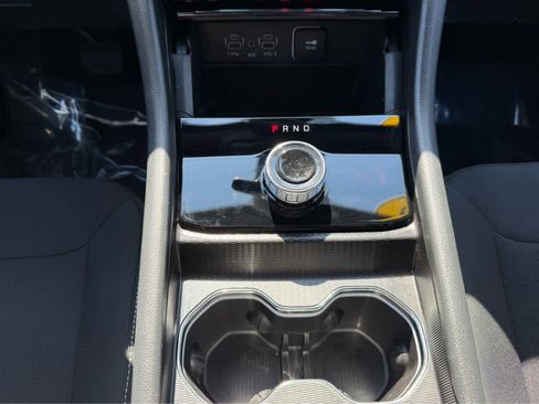 Used 2025 Jeep Grand Cherokee L Laredo image 24