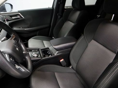 Used 2024 Mitsubishi Outlander ES image 23