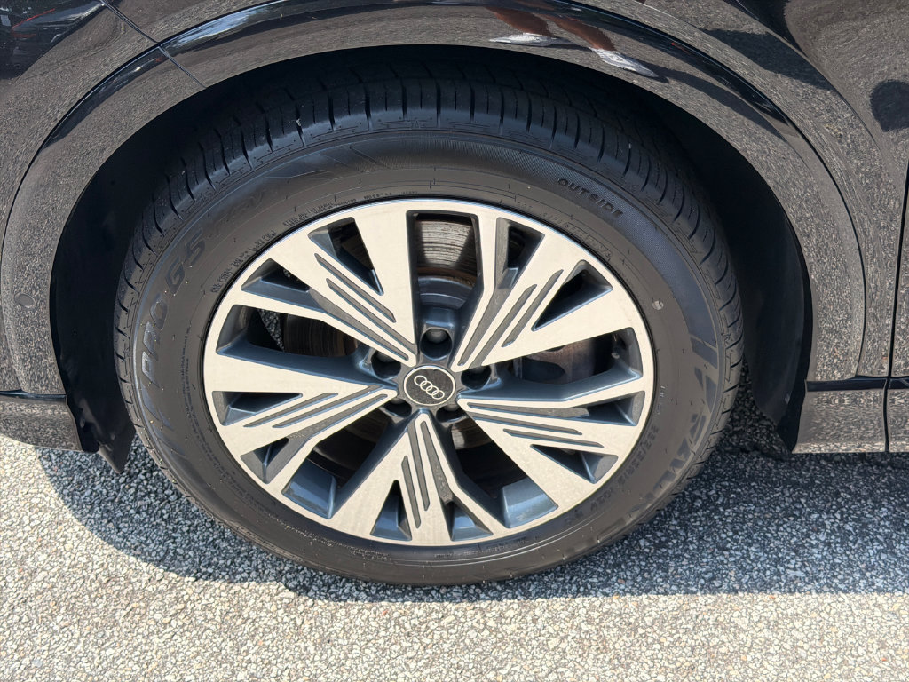 Used 2023 Audi Q4 e-tron Premium Plus RWD image 11