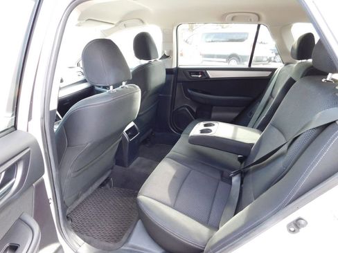 Used 2016 Subaru Outback 2.5i Premium image 11
