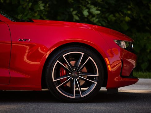 Used 2020 Chevrolet Camaro LT w/ Technology Package RWD image 7