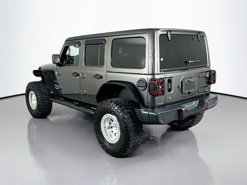 Used 2019 Jeep Wrangler Unlimited Sahara AWD/4WD image 5