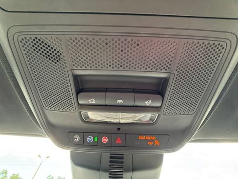 Used 2026 GMC Acadia Elevation w/ Elevation Premium Package FWD image 32