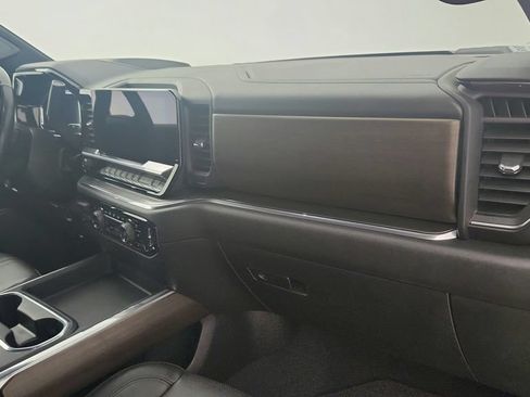 Used 2024 Chevrolet Silverado 2500 High Country w/ Technology Package AWD/4WD image 32