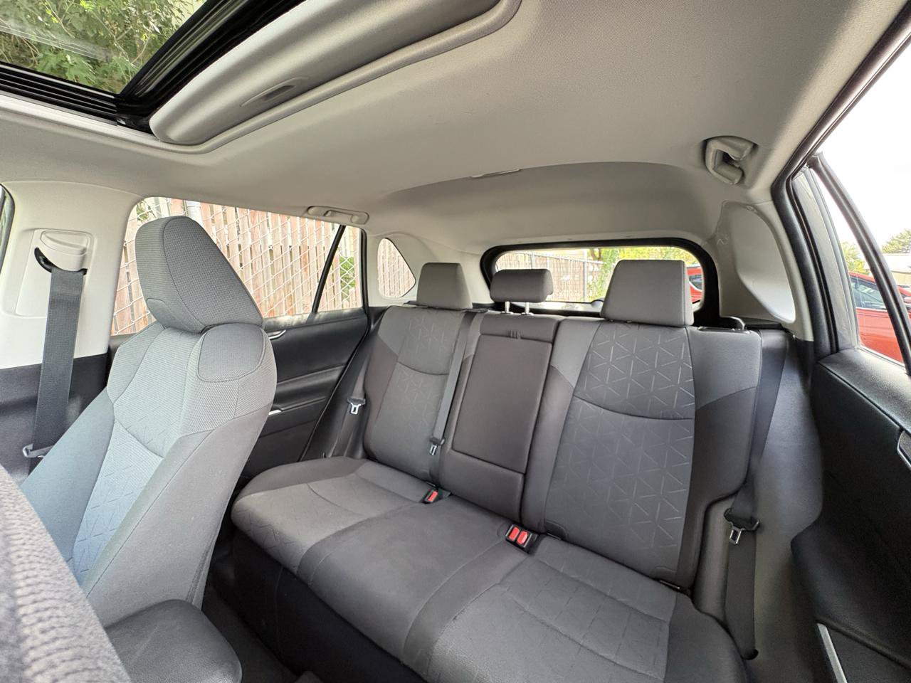 Used 2021 Toyota RAV4 XLE w/ Convenience Package AWD/4WD image 14