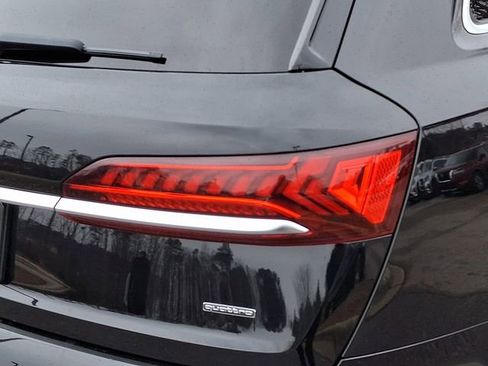 Used 2022 Audi Q7 3.0T Premium Plus w/ Premium Plus Package AWD/4WD image 12
