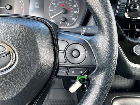 Used 2025 Toyota Corolla LE image 11