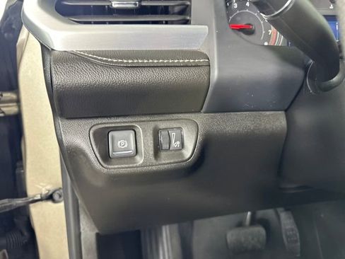 Used 2023 GMC Acadia SLE w/ Driver Convenience Package image 19