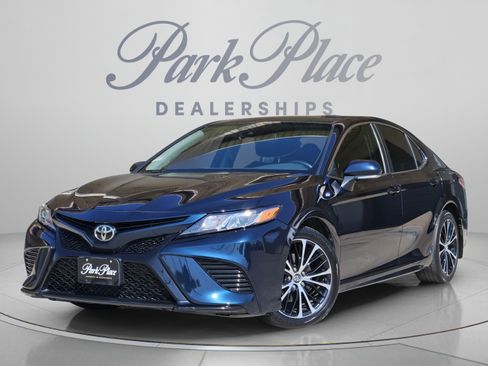 Used 2020 Toyota Camry SE w/ Convenience Package FWD image 1