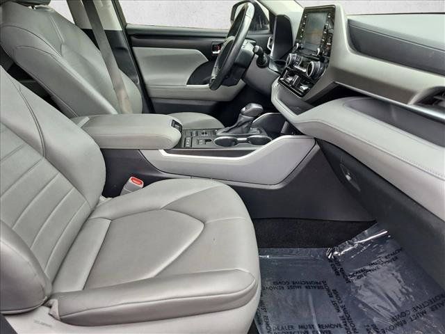 Used 2020 Toyota Highlander XLE AWD/4WD image 23