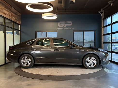 Used 2025 Hyundai Sonata SE FWD image 2