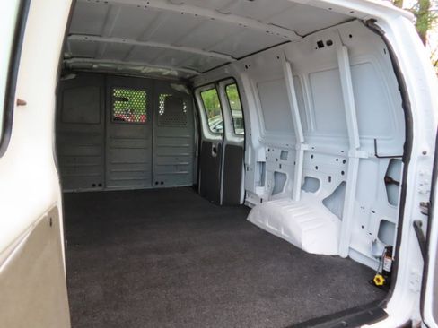 Used 2014 Ford E-250 and Econoline 250 w/ Power Group image 16