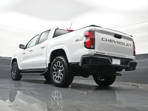 Used 2023 Chevrolet Colorado Z71 w/ Z71 Convenience Package 2 AWD/4WD image 32