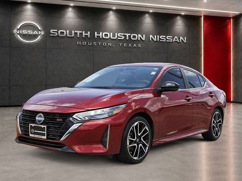 Certified 2025 Nissan Sentra SR FWD image 2
