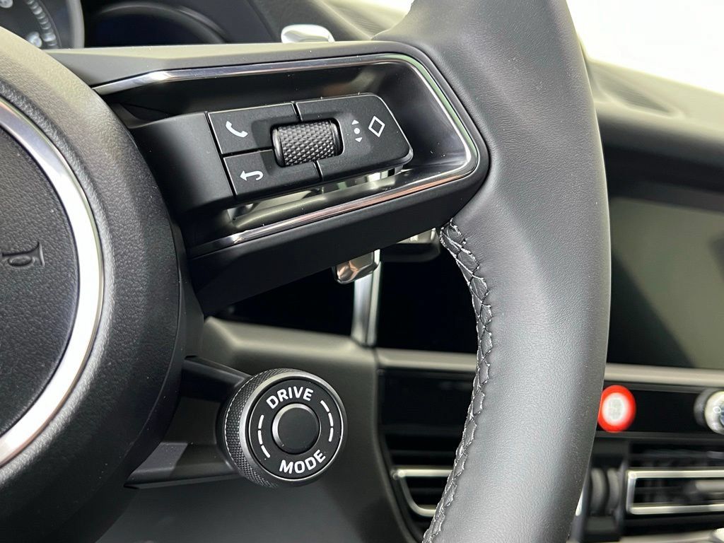 Used 2026 Porsche Macan AWD/4WD image 8